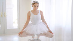 ExxxtraSmall – Penelope Kay Stretchy Lil Dancer